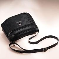 Bolso Bandolera De Moda Para Mujer En Cuero PU Gran Capacidad Con Múltiples Bolsillos Bolso De Hombro Negro Con Relieve Para Salidas Y Fiestas - details 4