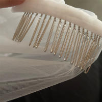 Velo De Novia Elegante De Dos Capas Con Cepillo En Blanco Y Ocre Para Mujer 2023 Con Detalles De Encaje Y Orfebrería - details 1
