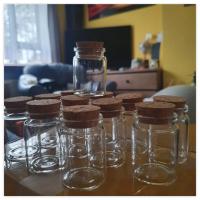 Botellas De Vidrio Pequeñas Con Tapa De Madera Para Almacenamiento De Hierbas Y Recuerdos Jars De Memoria Decoración De Habitación 30ml Tamaño Mini Disponibles En 5 Cantidades - details 0