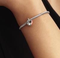 PANDORA Charm de camarón esmaltado a mano con diseño de vida marina - details 1
