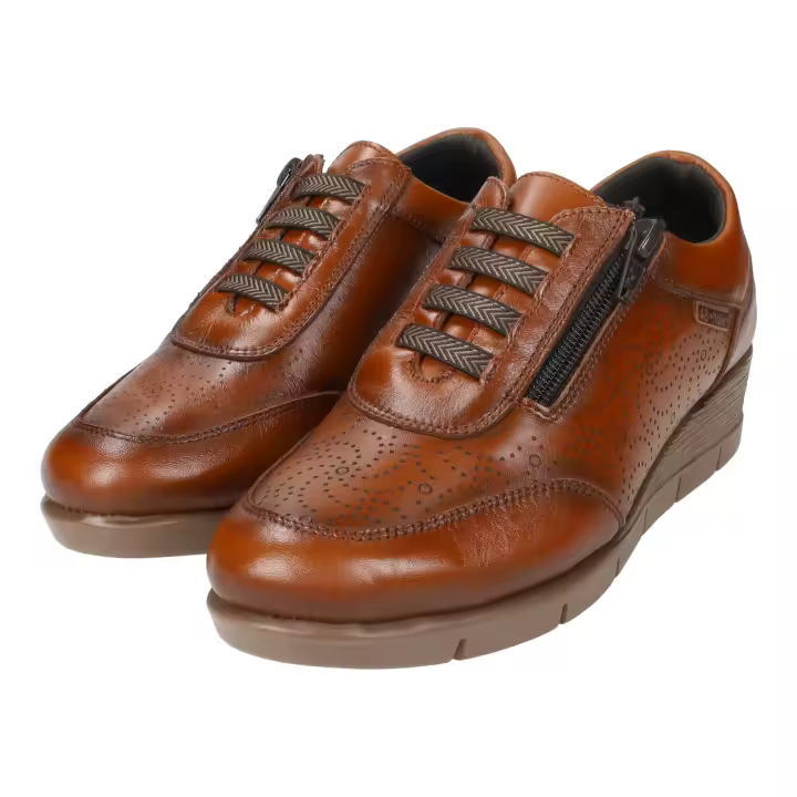 Zapatos Mocasín marca 48 HORAS para mujer en color cuero. Mocasines de piel para mujer 48 horas, zapato de piel con cremallera y cordones elásticos y cuña media - 1