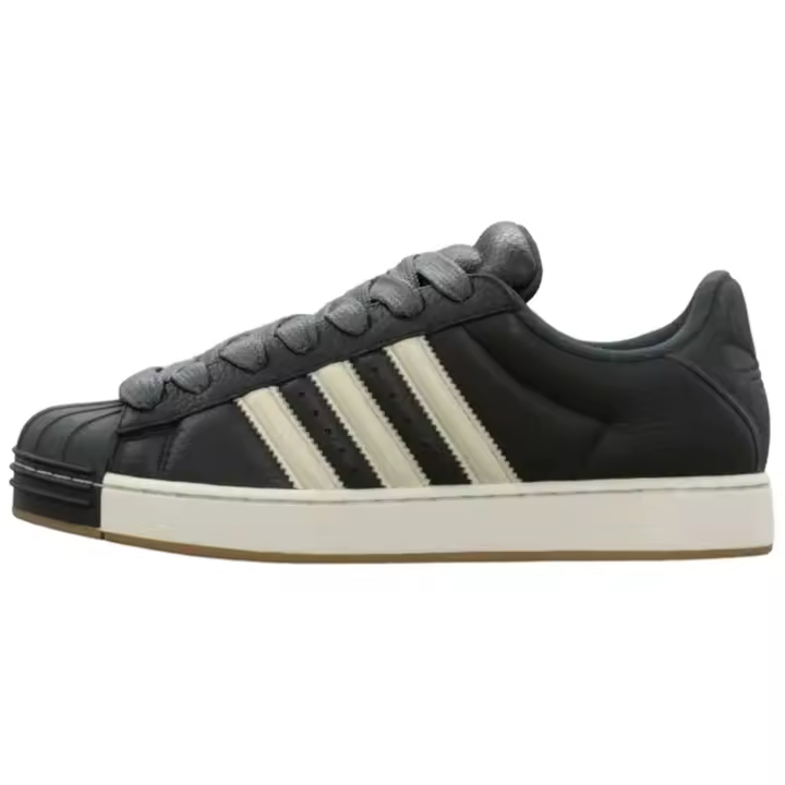Zapatillas Adidas modelo Superstar "CBLACK/OWHITE/GUM4" para hombre y mujer en color Negro - 1