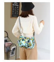Bolso De Hombro Para Mujer Nylon Impermeable Bolso Bandolera Estilo Casual Con Solapa Y Bolsillos Internos Florales - details 7