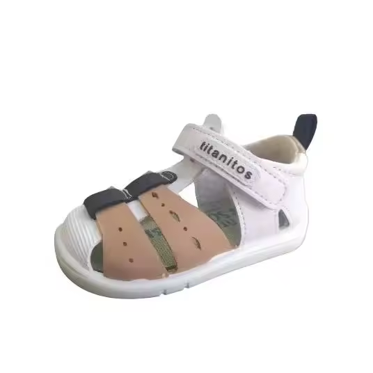 Sandalia respetuosa barefoot Titanitos Bioelastic Evo Blanco primeros pasos.Piso súper flexible para que nuestros bebés tengan una pisada natural al caminar como lo harían si fueran descalzos, vital para el correcto desarrollo motor y cerebral. - 1
