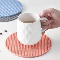 1PC Alfombrilla De Silicona Antideslizante Para Cocina Protección De Encimera Resistente Al Calor Forma Circular Tamaño 17.8*17.8cm Disponible En Negro/Gris Rosa/Morado - details 4