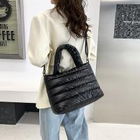 Bolso De Hombro De Nylon Puffer Para Mujer Invierno Bolso De Mano Chic Cuadrado Suave Cierre De Cremallera Estilo Versátil - details 7