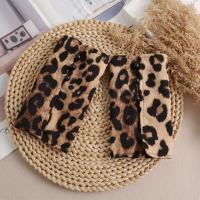 Pantalla De Mano Con Codos Para Mujer Estampado De Leopardo Estilo Retro Europeo Y Americano Con Borlas Decorativas 3D Versátil Para Mujer - details 22