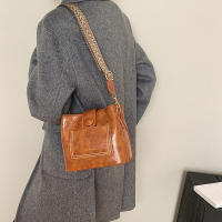 Bolso Bandolera De Cuero PU Vintage Para Mujer Lujo Diseñador Negro Bolso De Hombro Con Cadena Estilo Elegante Y Versátil - details 8