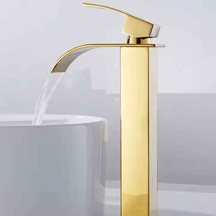 Grifo de Baño con Caño en Cascada para Lavabo, Mezclador de Agua Fría y Caliente de Diseño Moderno, Cuadrado y Cromado, Apto para un Solo Orificio (Color Dorado). - 1
