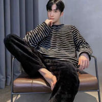 Pijama De Flannel Invierno Para Hombres Con Estampado De Rayas Y Mangas Largas Abrazadas Ropa De Dormir Casual Cómoda Talla Elástica - details 2