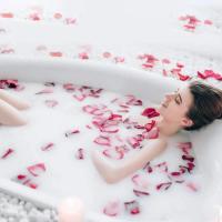 Banos De Burbujas Naturales Con Petalos De Rosa Para Bañarse En Pies Spa De Salud Baño Propuesta Ceremonia Festival Fiesta Flores Secas - details 2