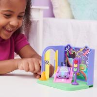 SPIN MASTER - LA CASA DE MUÑECAS DE GABBY - SALA DE JUEGOS DE CARLITA - Sala de Juegos felincreíble con el Coche de Juguete Carlita, 2 Accesorios, 2 Muebles y 2 Cajas Sorpresa - 6064149 - Juguetes Niños +3 años - details 3