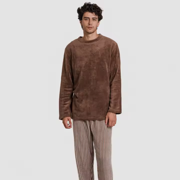 Pijama Coralina Hombre Marrón Raya Justin - Calidez y Comodidad para Invierno, Tejido Esponjoso y Secado Rápido, Disponible en Tallas S a XXL, Ideal para Climas Fríos, Mantiene Calor y Protege de Hume - 1