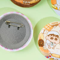 4pcs Auténticos Broches De Crayon Shin Chan Peluche Caja Sorpresa Dibujos Animados Lindo Colgante Para Ropa Y Mochilas Unisex - details 1