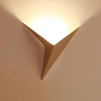 Lámpara de pared interior LED de 3 W, lámpara de pared Dorada Creative triangular, Luz de pared de metal Moderna Blanca Cálida de 3000 K para dormitorio, Sala de estar, Escaleras, lámpara de pasillo - details 2