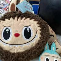 Bolso Bandolera Limitada De Labubu City Park Suéter De Peluche Cartera Para Móvil Para Mujer Tarjetero Dibujos Animados Regalo Para Niñas - details 3
