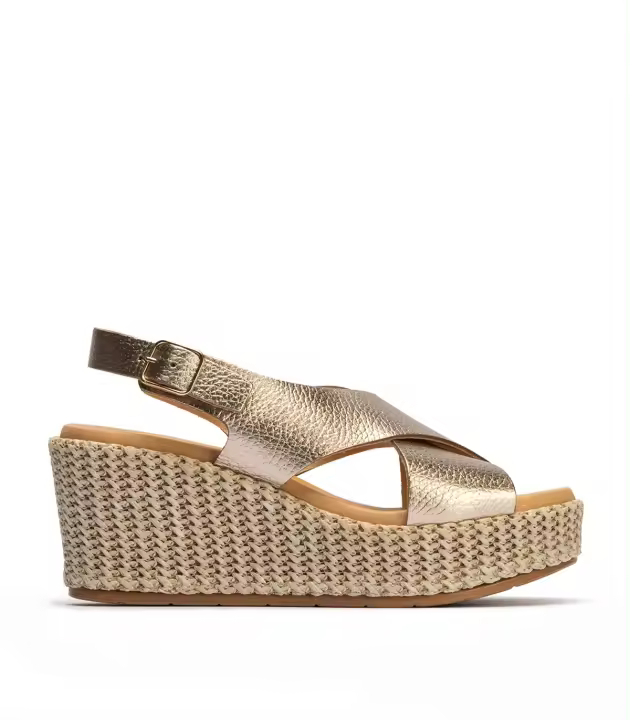 SANDALIAS DE PLATAFORMA EN PIEL METALIZADA ORO PITILLOS 10570 - 1