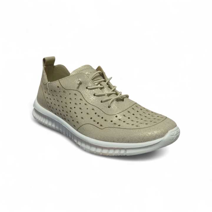 30086 AMARPIES Zapato deportivo mujer de la marca AMARPIES fabricado en material imitación piel en color platino. Cierre mediante cordones elásticos y plantillas anatómica extraíbles. Suela PHYLON ultraligera.