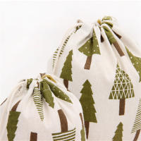 Bolsa De Regalo Hecha a Mano Con Diseño De Árbol De Navidad Y Girasoles Blancos De Algodón Y Lino Original Y Fresca Con Cierre De Cordón - details 0