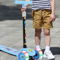 Scooter de tres ruedas con pedal único para niños plegables, con destello de rueda y pateras plegables, adecuado para niños de 1 a 6 años - details 5