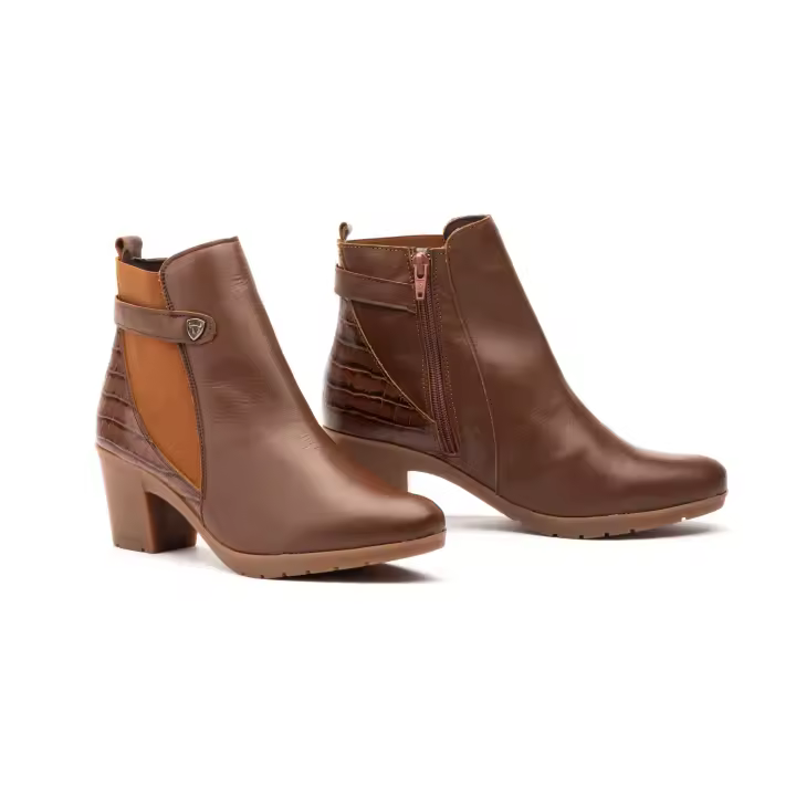 MºFX-4454 Cuero Hecho en España Botín Mujer Piel Cuero Elásticos Numeración: 35-41 Marca: Ibérico Presentamos estos sofisticados botines en tono marrón, meticulosamente fabricados en España con piel natural de primera calidad. La combinación - 1