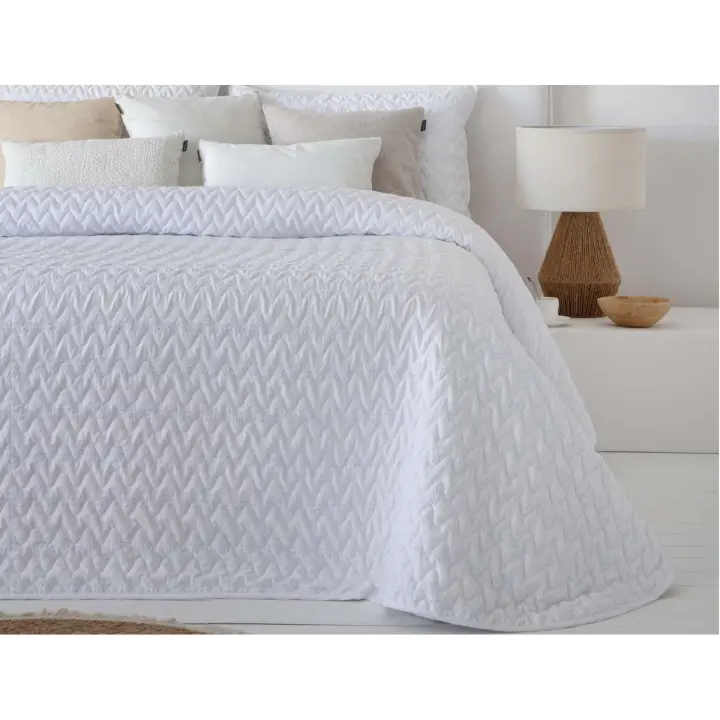 Colcha Bouti Bordada Lorea Fundeco en Blanco con Fundas de Cojín para Climas Cálidos y Entretiempo – Acolchado Fino de 100 gr/m², Disponible en Múltiples Tamaños - 1