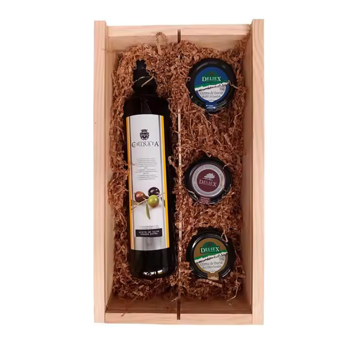 Cesta de madera de pino con crema de jamón curado, crema de queso de cabra, queso de oveja y aceite de oliva virgen extra. - 1