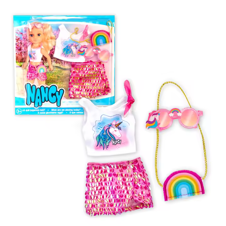Nancy - Un día con look Unicornio, Set de ropita para muñecas fashion con complementos y ropa, camiseta, falda rosa, bolso con forma de arcoíris y gafas reflectantes, + 3 años, Famosa (NAC27000) - 1