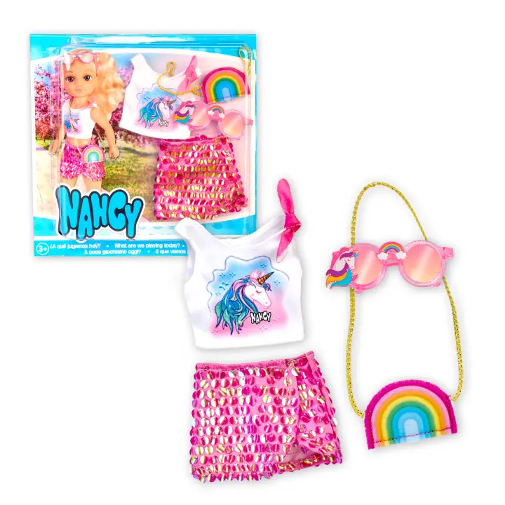 Nancy - Un día con look Unicornio, Set de ropita para muñecas fashion con complementos y ropa, camiseta, falda rosa, bolso con forma de arcoíris y gafas reflectantes, + 3 años, Famosa (NAC27000) - 1