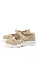 Zapatillas tipo Mary Jane para mujer con diseño calado y suela ergonómica de goma, fabricadas en material transpirable y con práctico cierre de velcro ideales para combinar con atuendos casuales Lyla Wang - details 2