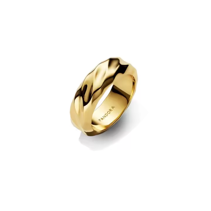 163886C00 - Anillo Banda Ancha Ondulada con Baño de Oro de 14k – Pandora ESSENCE 163886C00 PANDORA Raíz Novedades Joyas de Plata Joyas Pandora MUJER Anillos de plata para mujer Anillos Pandora inicio Anillos de plata Mujer Pandora original - 1