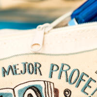 YOSIQUESE Estuche Solidario | Modelo: 'Profesor de notazas' | Productos y regalos solidarios hechos por personas con discapacidad - details 1