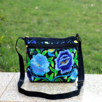 Nueva Small Mano Bolsos Estilo Étnico Bordado Saco De Hombro Casual De Lona Viaje Tres Cremalleras Bolsa Cruzada Para Mujer - details 2