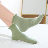 5 Pares De Calcetines De Algodón Para Mujer Estilo Ruffle Y Frillón En Colores Negro Y Blanco Calcetines De Tobillo Divertidos Y Modernos Para Uso Diario - details 3