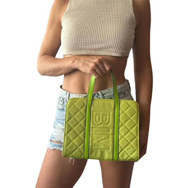 Bolso Mediano de Nylon Verde - Estilo moderno y funcional - 1