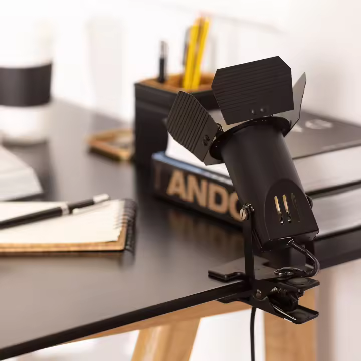 Ledkia Lámpara de Mesa de Metal con Pinza Cinema Kurangna Negro - 1