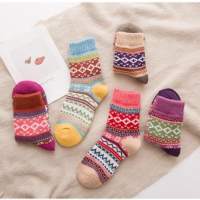pairs of knitted socks in nice colors and patterns Wavy Multicolor L - details 3