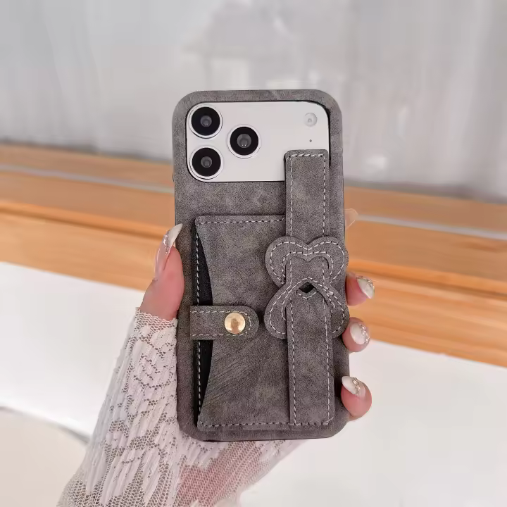 Funda De Teléfono De Imitación De Corazón Con Pulsera Para iPhone 17 pro Max 16 pro 15 Cubierta Protectora Vintage En TPU - 1