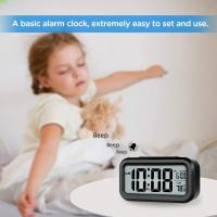 Reloj despertador digital, Reloj despertador para dormitorio with Luz Nocturna inteligente, temperature interior, Pantalla LED large, Reloj de escritorio que funciona con Pilas para Regalos de cumpleaños para niños - details 1