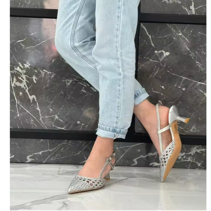 Eva Zorteon-Sandalias de tacón (6cm)  caladas con puntera , Marca Tulipano. - 1