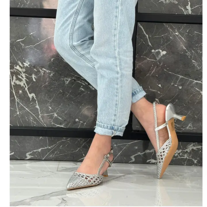Eva Zorteon-Sandalias de tacón (6cm)  caladas con puntera , Marca Tulipano. - 1