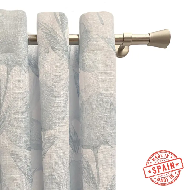Cortina translúcida confeccionada en ollados. Visillo en estampación digital con ollados de alta calidad, combina diseño floral y colores agua y azul. Cortinas para salón, dormitorio y cocina. Hecha en España. - 1