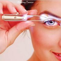 Tijeras De Pestañas Portátiles Con Diseño Inteligente Y Luz LED Herramienta De Maquillaje De Acero Inoxidable Para Eliminar Cabello De Cejas - details 3