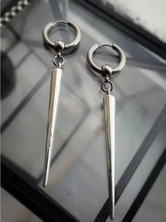 Pendientes Huggie De Punta Grande Góticos Punk Emo Alternativos Para Mujeres Joyería Para Hombres Metálico Aleación De Zinc - 1