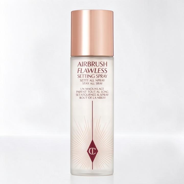 Spray fijador original Airbrush Flawless de Charlotte Tilbury 100ml, acabado ligero, mantiene el maquillaje intacto — oferta en Miravia
