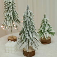 Mini Árbol De Navidad Con Pinales Enfrascados Decoración Para Escritorio Adorno Festivo Para Hogar Y Oficina Figura De Plástico - details 3