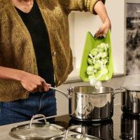 Joseph Joseph Tabla de cortar plegable Chop2Pot ™   Plus Verde, antideslizante, compacto, apto para lavavajillas - details 2
