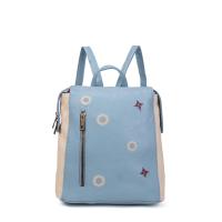 Mochila de mujer en polipiel y textil con bordados decorativos, diseño moderno y acabados artesanales, ligera y funcional para uso diario, ideal para ciudad, escapadas o viaje, disponible en colores beige, verde, rosa y más | Sara Bags - details 2