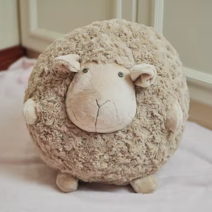 Almohada De Oveja Lindo Y Suave Para Niños Juguete De Peluche Para Dormir En Cama O Sofá Rellena De Algodón PP Edad Recomendada 3-12 Años - 1