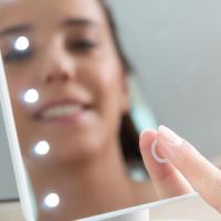Espejo de Mesa táctil para iluminar tu rostro y estirizar tu maquillaje con función de Espejo LED, sensación táctil y Diseño, perfecto para Baños y tocadores. - details 1